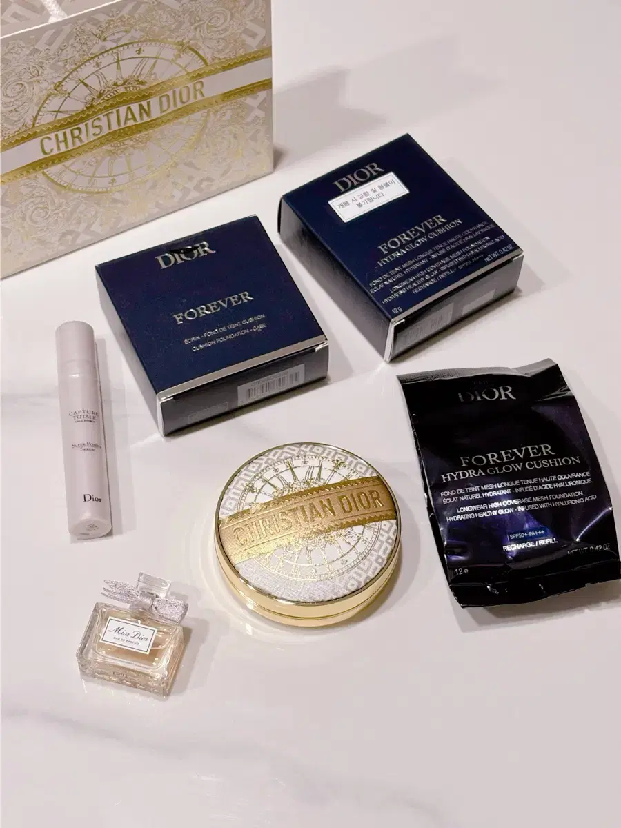 Dior Forever Hydra Glow Cushion 1N ケース付き Dior Forever Hydra Glow Cushion 1N